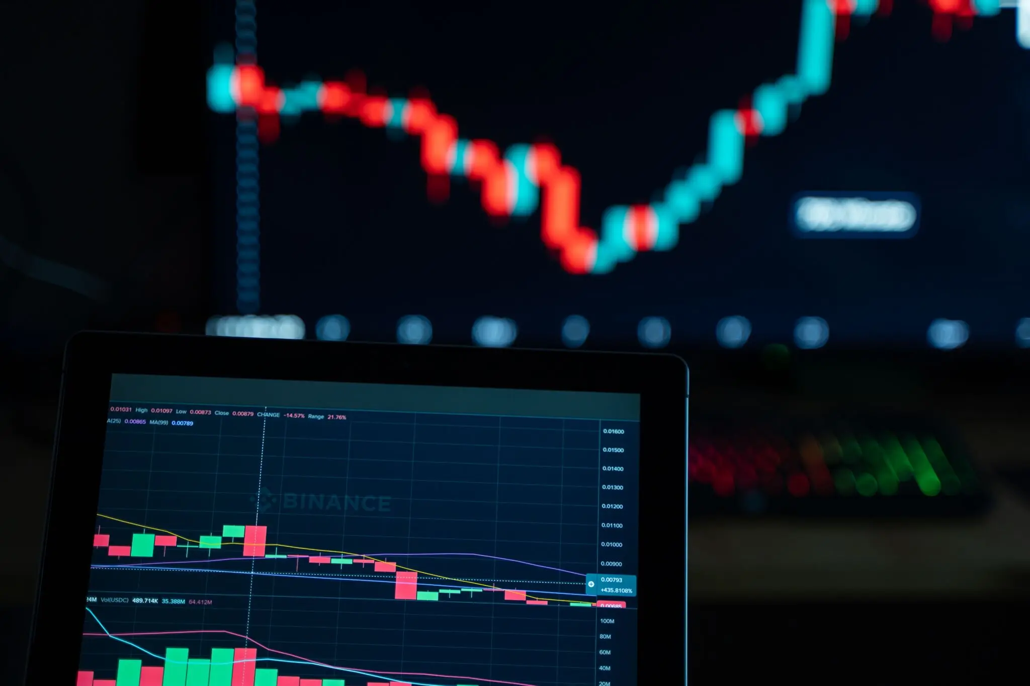 Bitcoin se aferra a los 80.000 dólares antes de la Fed: 635 millones salen de los ETF y 800 millones en liquidaciones 1 Merca2 salidas ETF bitcoin