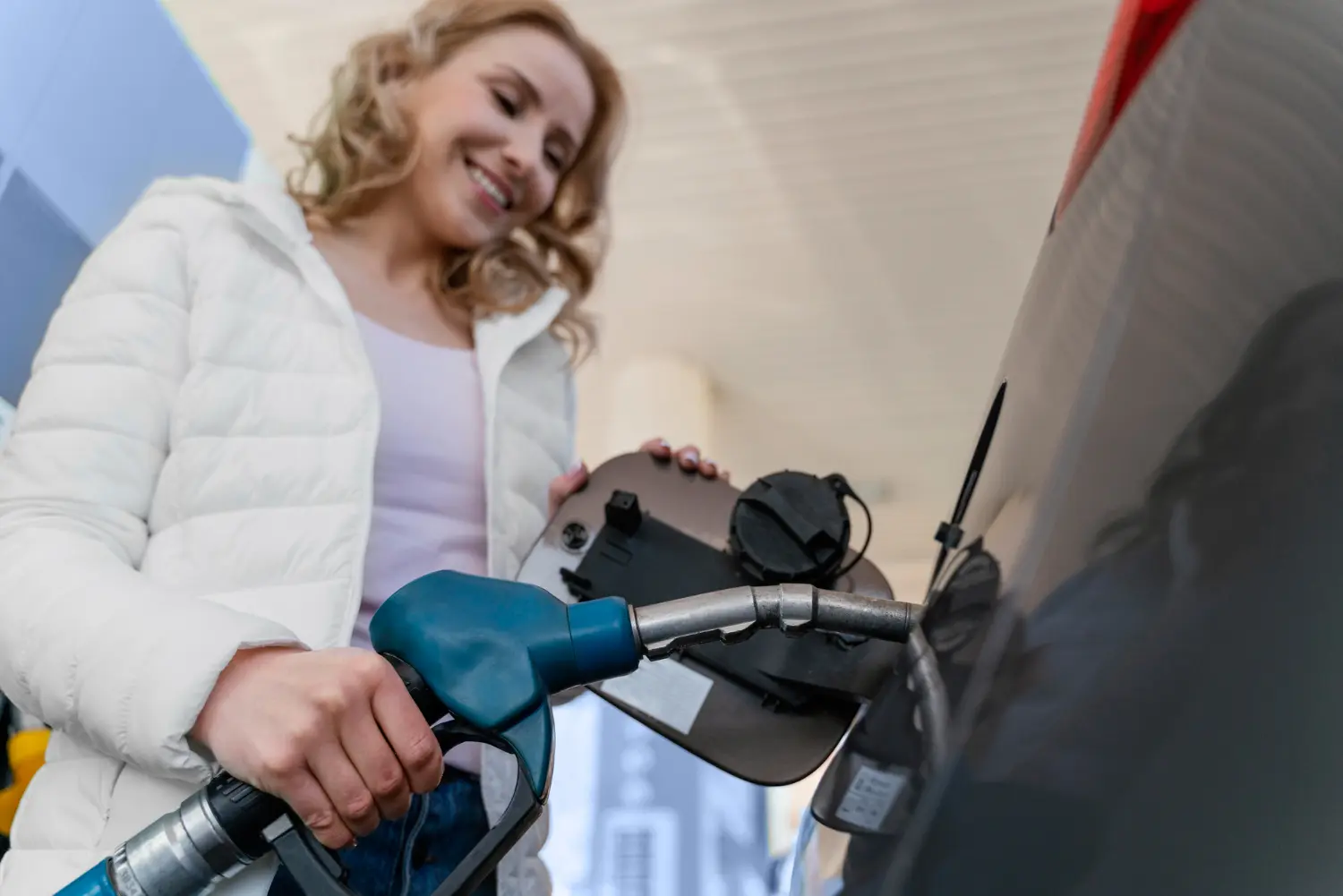 Gasolina hoy en Madrid: hay más de 50 céntimos de diferencia por litro según dónde repostes