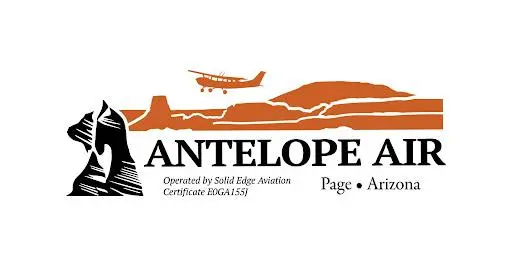 Logotipo de Antelope Air con un avión, un paisaje estilizado y la mención Page, Arizona.