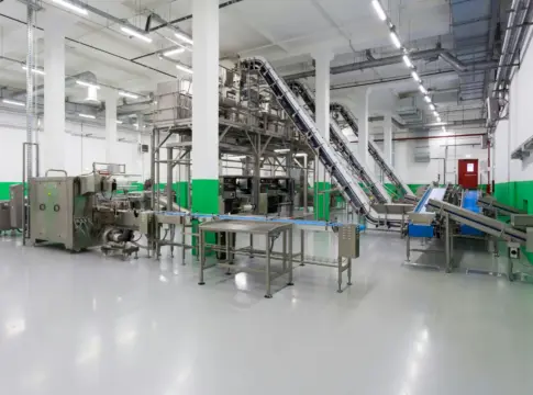 Maquinaria y cintas en una nave industrial puja por Deoleo