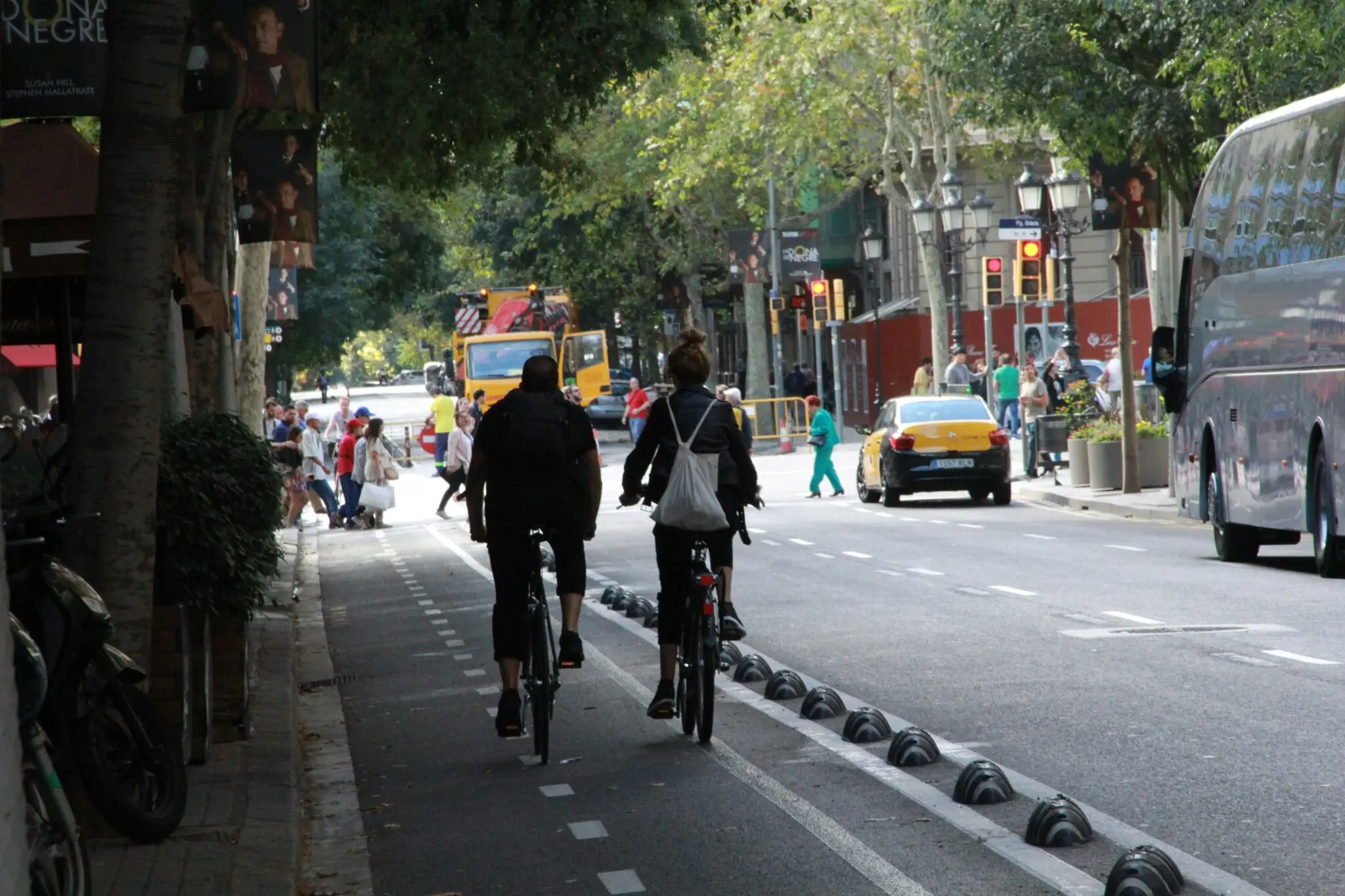 Nuevo Reglamento de Circulación en vigor: casco obligatorio en patinetes y prioridad al peatón desde el 1 de octubre 1 Merca2 casco patinete obligatorio