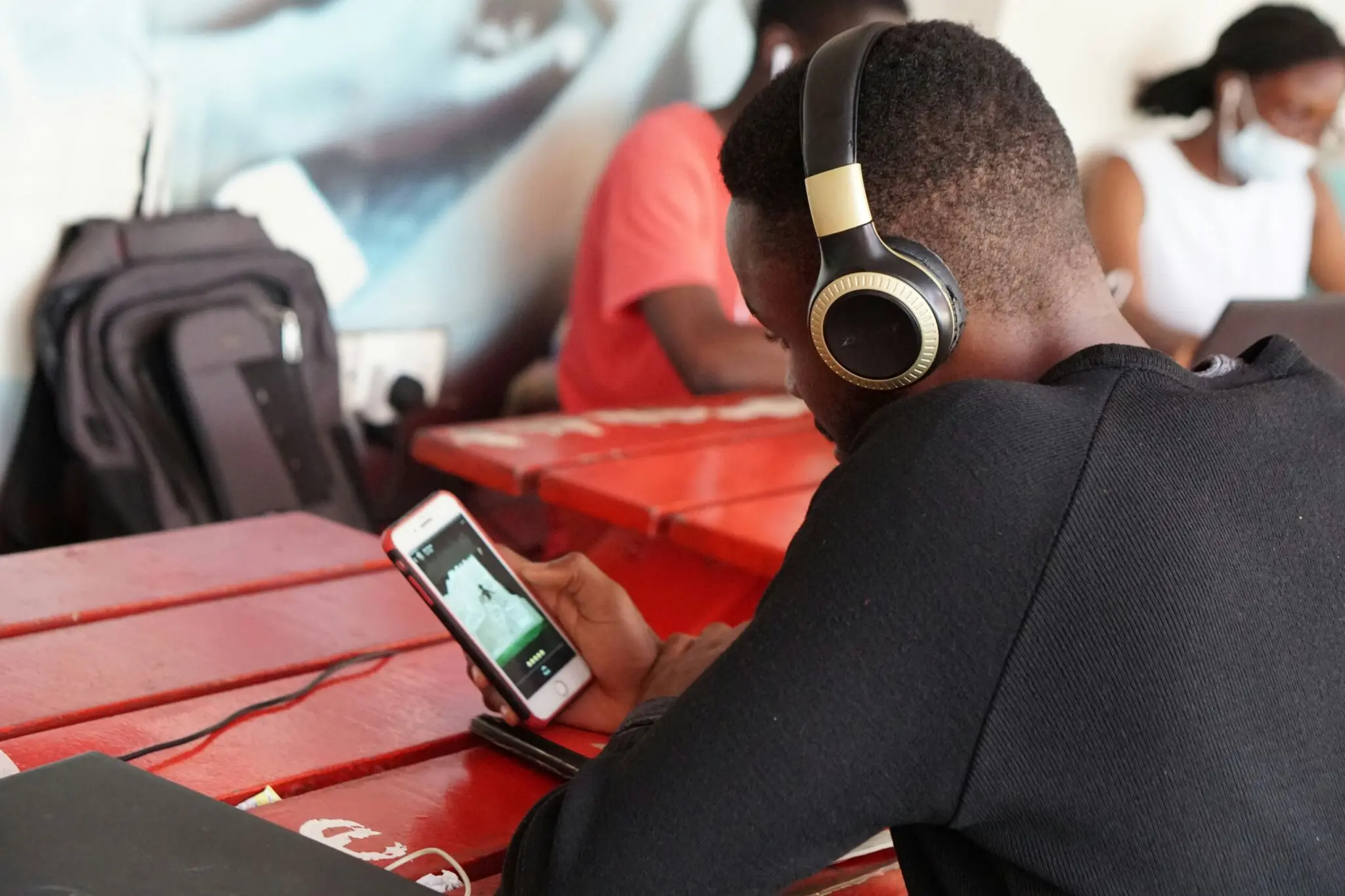 Cómo Bose convirtió el regreso de los auriculares con cable entre universitarios en un producto agotado 1 Merca2 product-market fit