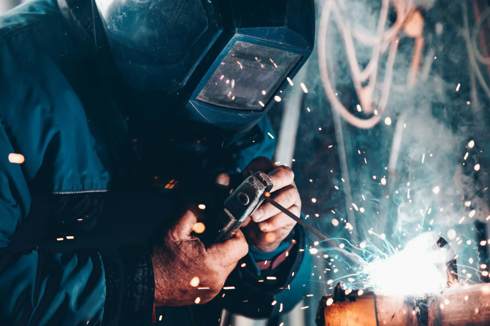 Empleo en el sector metal: 140.000 vacantes sin cubrir y hasta un 30% de brecha salarial entre provincias 1 Merca2 vacantes metal España