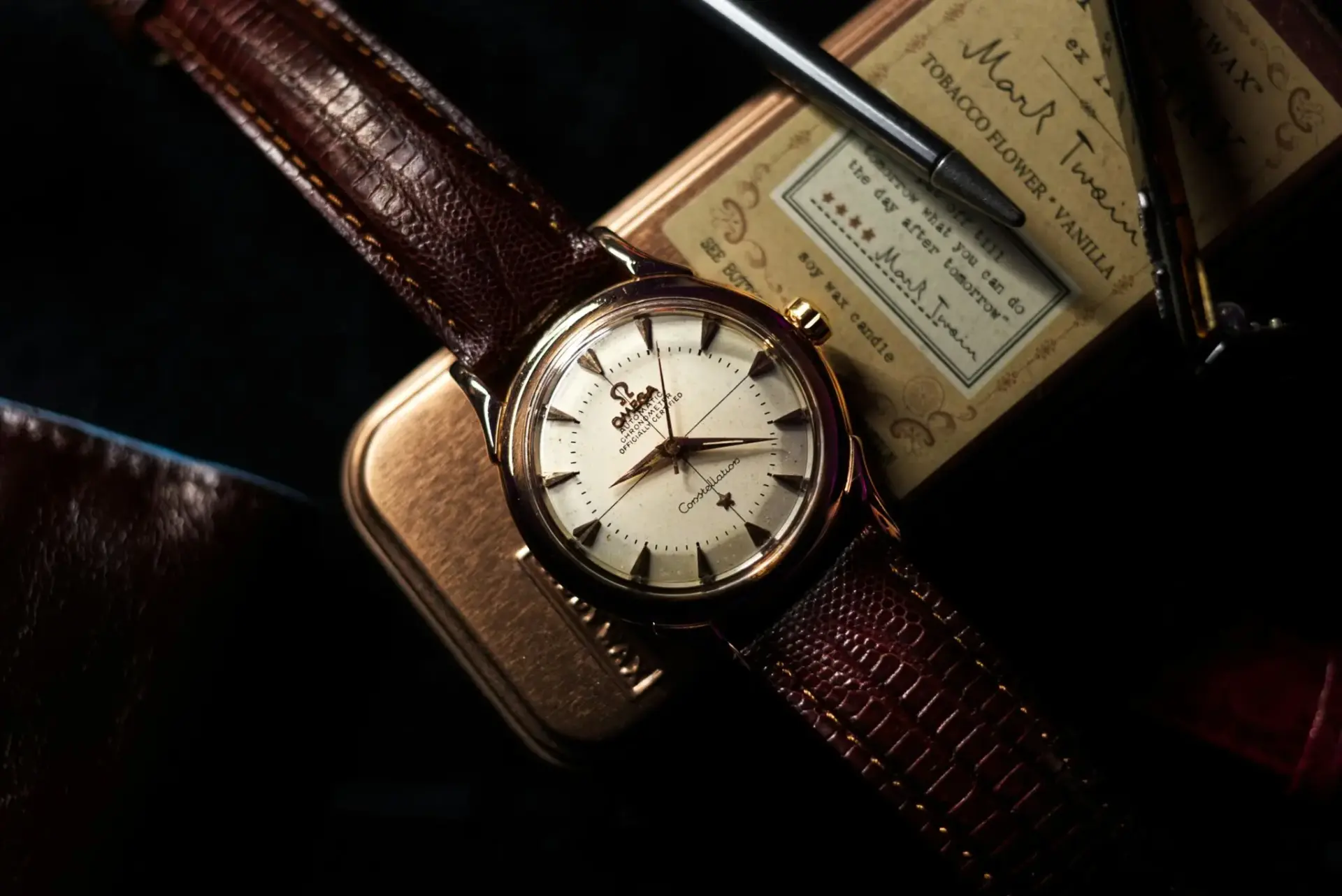 Reloj Blancpain sobre un estuche Blancpain reedición vintage