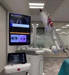 El Hospital Universitario Fundación Jiménez Díaz amplía su cartera de servicios con el primer robot de Madrid para la realización de broncoscopias 1 Merca2 robot quironsalud Merca2