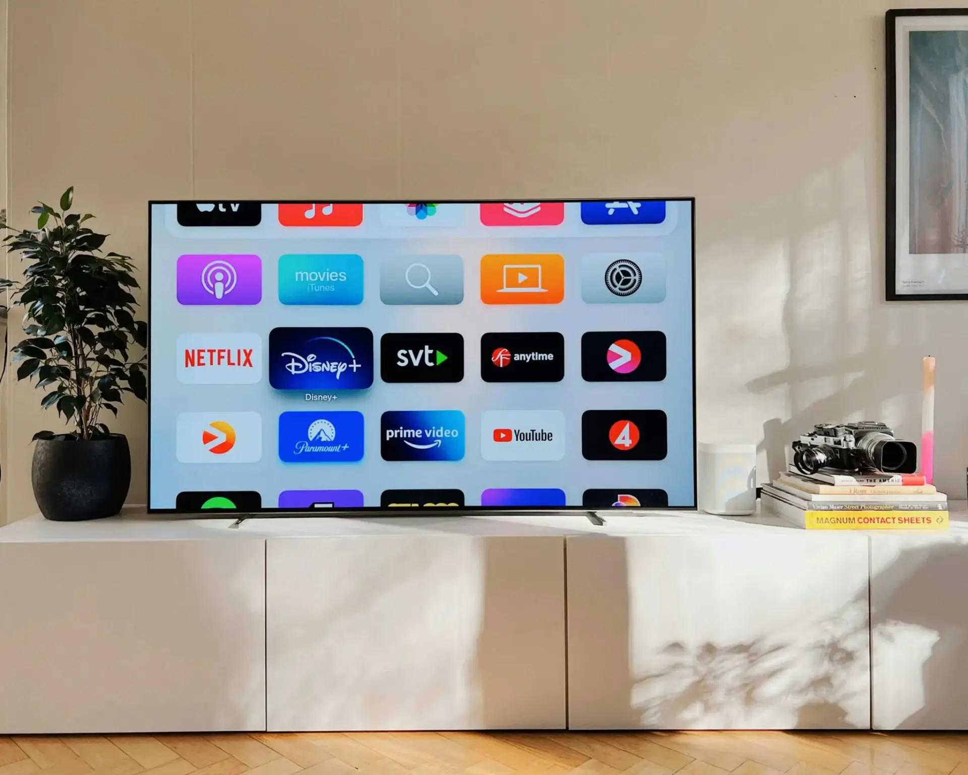 Televisor con aplicaciones de streaming YouTube Netflix audiencias