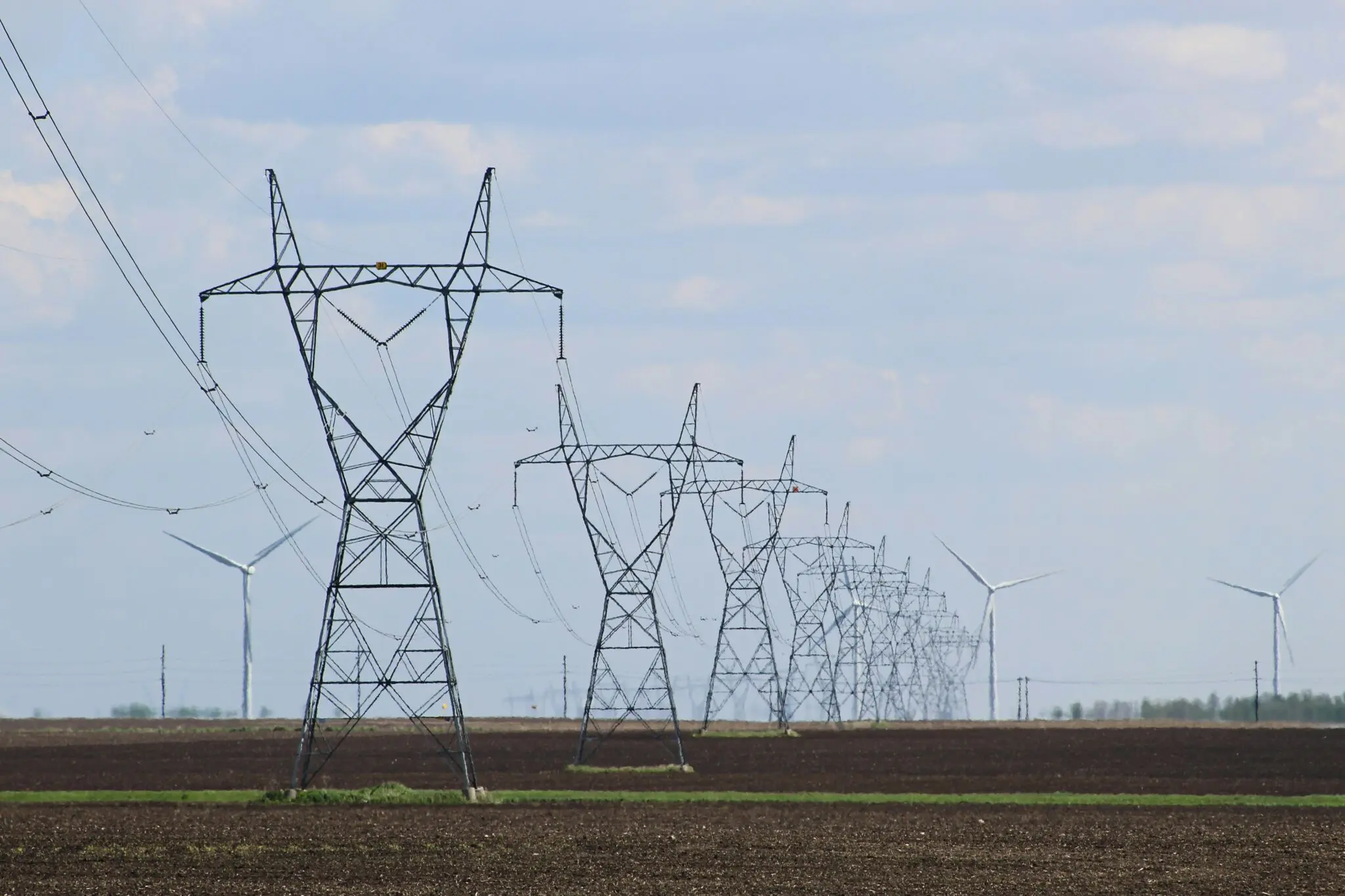 El decreto de centros de datos del Gobierno eleva un 16% los vertidos renovables y el coste eléctrico a 133 €/MWh 1 Merca2 coste eléctrico 133 €/MWh