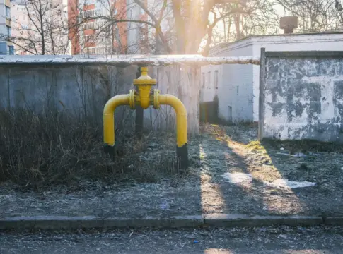 Tubería amarilla y válvula exterior precio del gas TTF