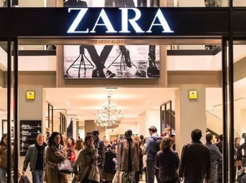 La chaqueta de otoño de Zara por menos de 25€ que sustituye al abrigo pesado y ya agota tallas en la web La chaqueta de otoño de Zara por menos de 25€ que sustituye al abrigo pesado y ya agota tallas en la web